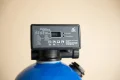 Närbild på automatik till ett vattenfilter i glasfiber