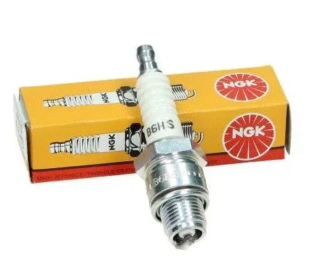 Tändstift NGK B6HS. (Kort gänga).