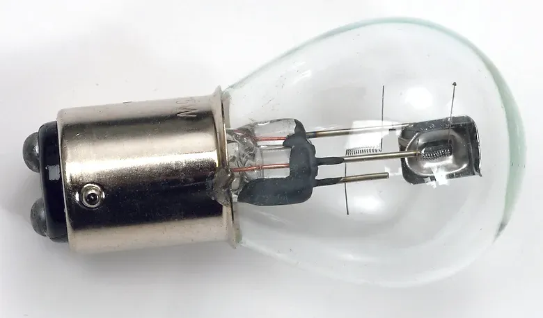 Glödlampa (BAX15D) 12V, 15/15W.