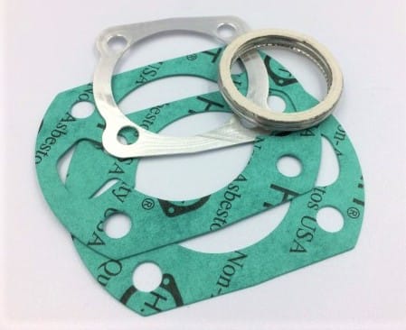 Sotsats Sachs, med packning till 32mm avgasrör. Dubbla cylinderfotspackningar och topplockspackning.