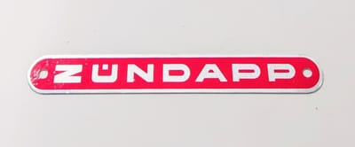 Emblem till dyna Zundapp, röd. Säljs styckvis.