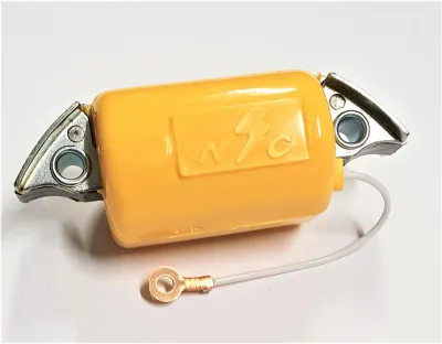 Högeffekt tändspole, till Bosch tändsystem. Avstånd infästning, cc54mm. Breda polskor. Från NC Motorparts.