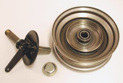 Framhjul med styrspindel Transportmoped. Höger sida.