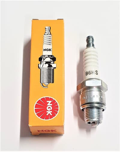 Tändstift NGK B6HS. (Kort gänga).